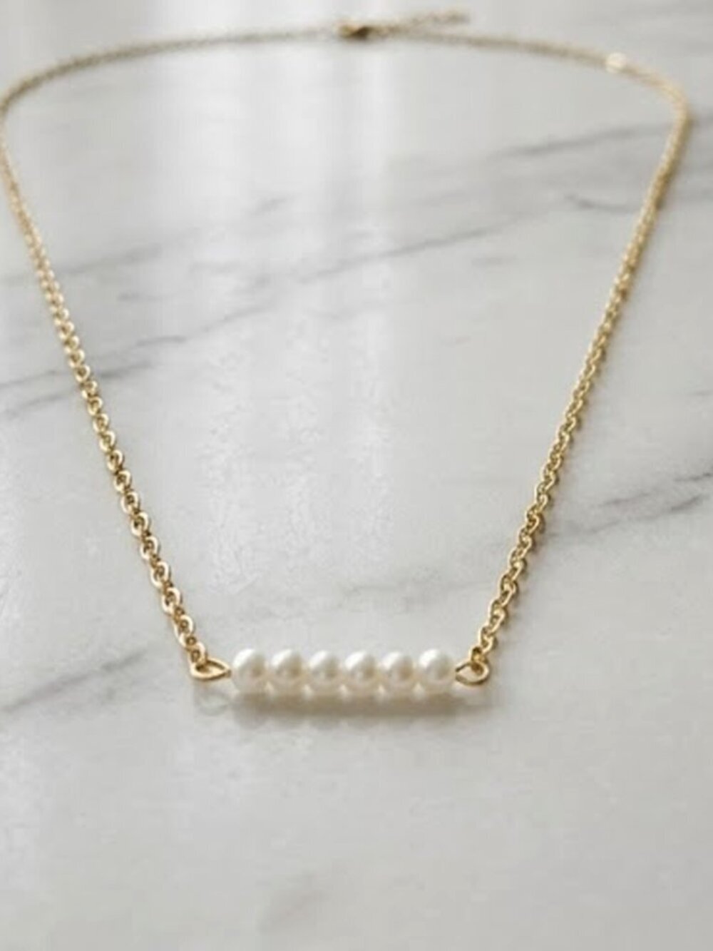 Fashionable Six Pearl Pendant Necklace